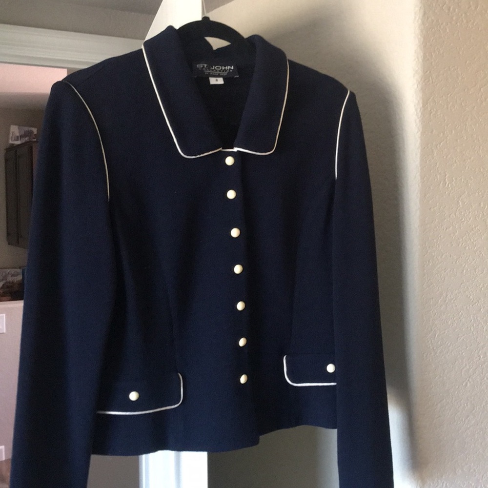 Beautiful St. John classic navy blazer NWOT